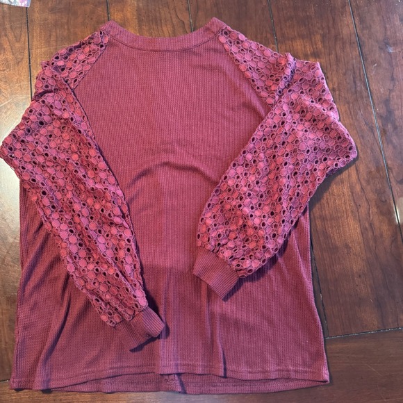 MIHOLL  XL Burgundy Waffle Knit Top with Unique Crochet Lace Balloon Sleeves - Picture 1 of 10